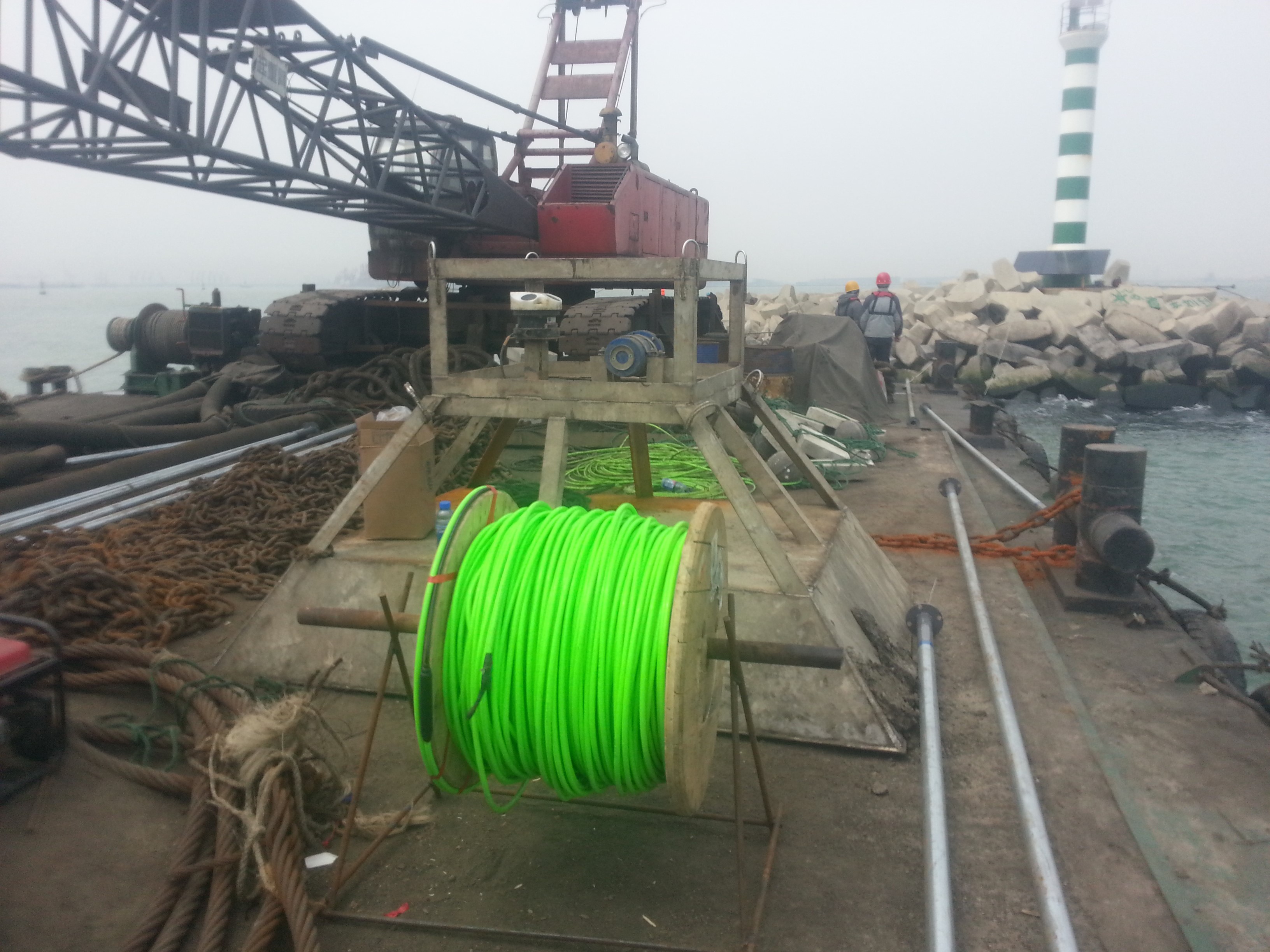 AWAC in frame with cable