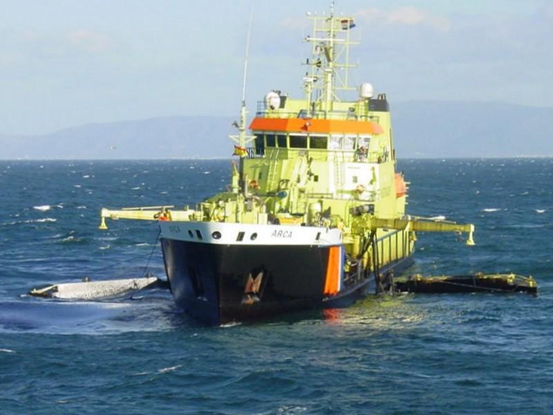 Oil Spill Response Vessel "ARCA" with SeaDarQ system onboard